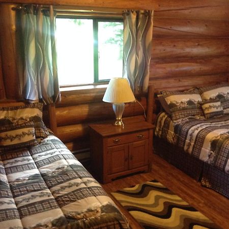 Summit River Lodge & Campsites Valemount Exterior foto