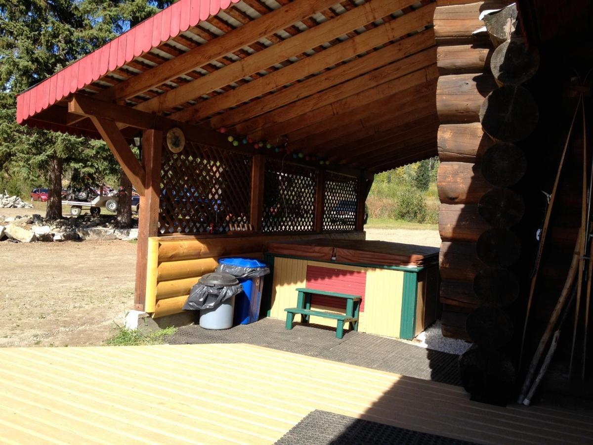 Summit River Lodge & Campsites Valemount Exterior foto
