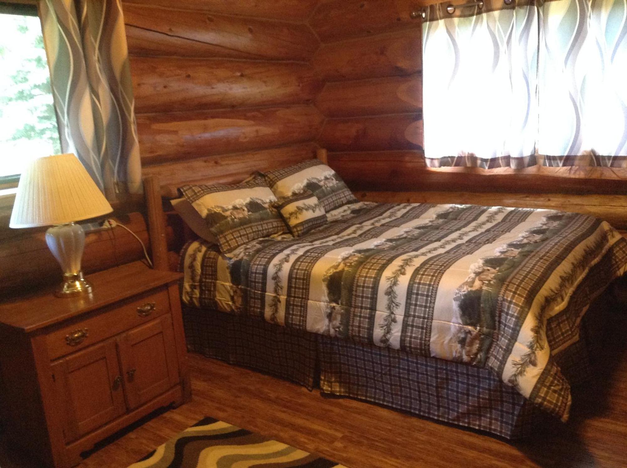Summit River Lodge & Campsites Valemount Quarto foto